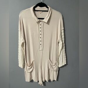 NWOT POL Ribbed Body Crochet Sleeves Button Down Cream Romper. Size Small